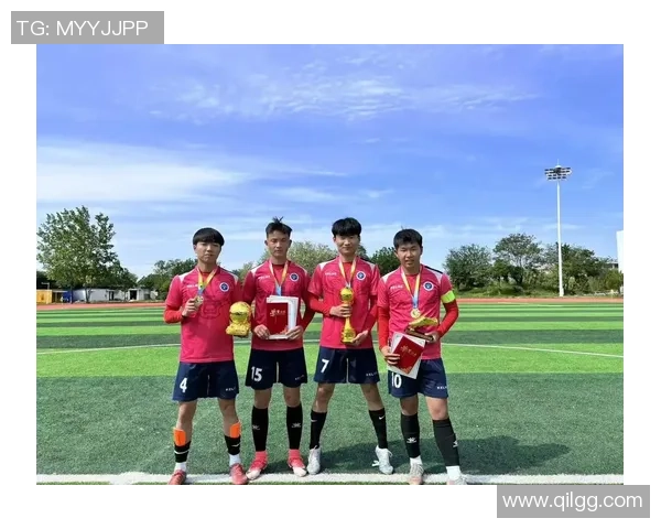 足球明星归乡接手家族遗产重振家业的传奇故事